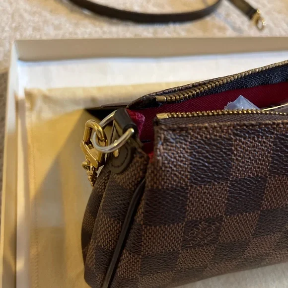 Eva Damier Clutch 🔥SOLD🔥 - Picture 9 of 12